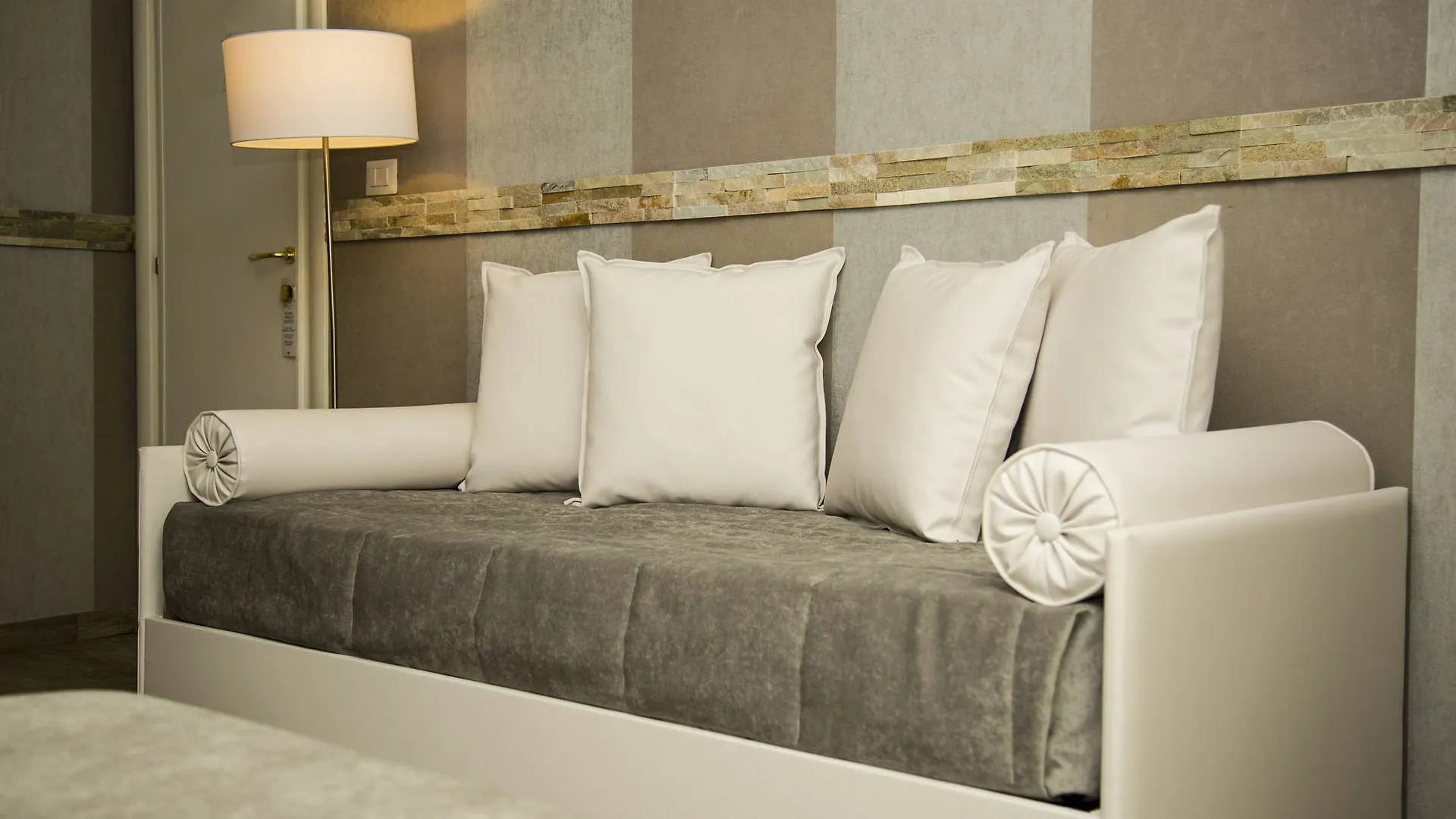 Гостевой дом Santamaria Inn Рим
